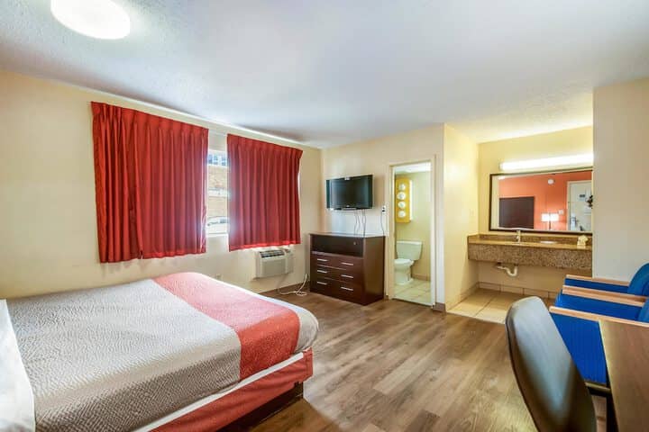 Room 6 of 31