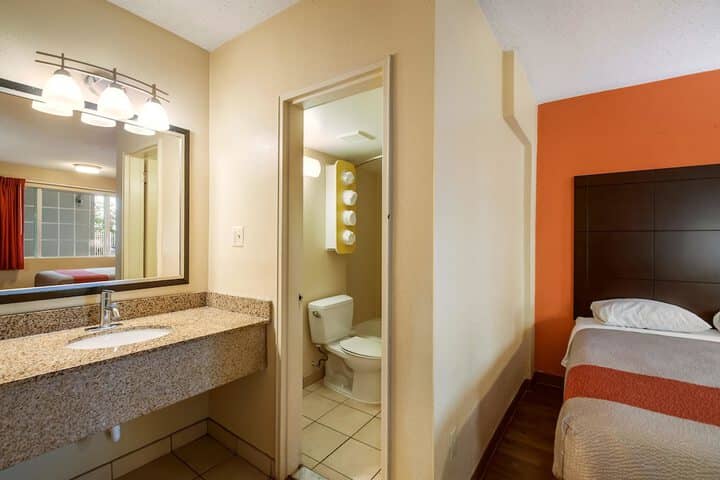Room 21 of 31