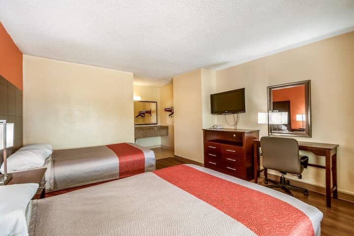 Room 13 of 31